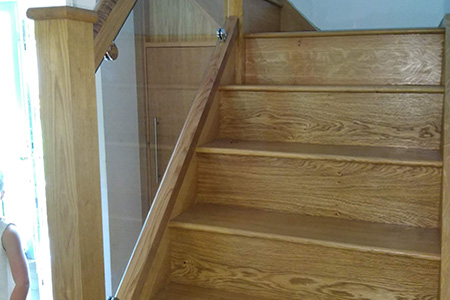 L shape staircase with glass
